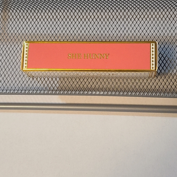 Farah Creamy Malai Blush Stick She Money -Ruby Red NIB 7 G/.25 Oz - Picture 7 of 8